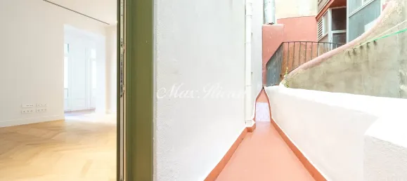 Apartamento de 2 divisões em Ciutat Vella, Spain N.º 33998 60