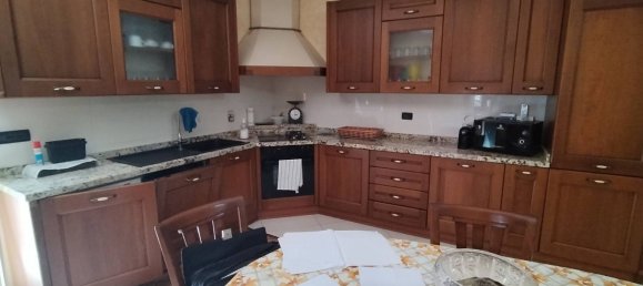 5 bedrooms Apartment in Genoa, Italy No. 327754 11
