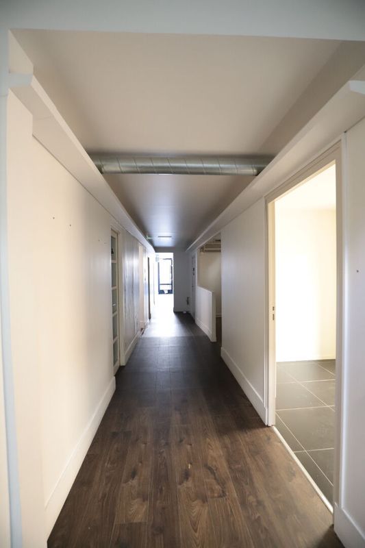 253m² Commercial property in Boulogne-Billancourt, France No. 127793