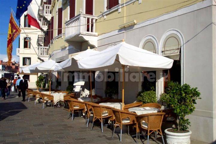 Коммерческая недвижимость с 2 комнатами в Падуя, Италия № 175532