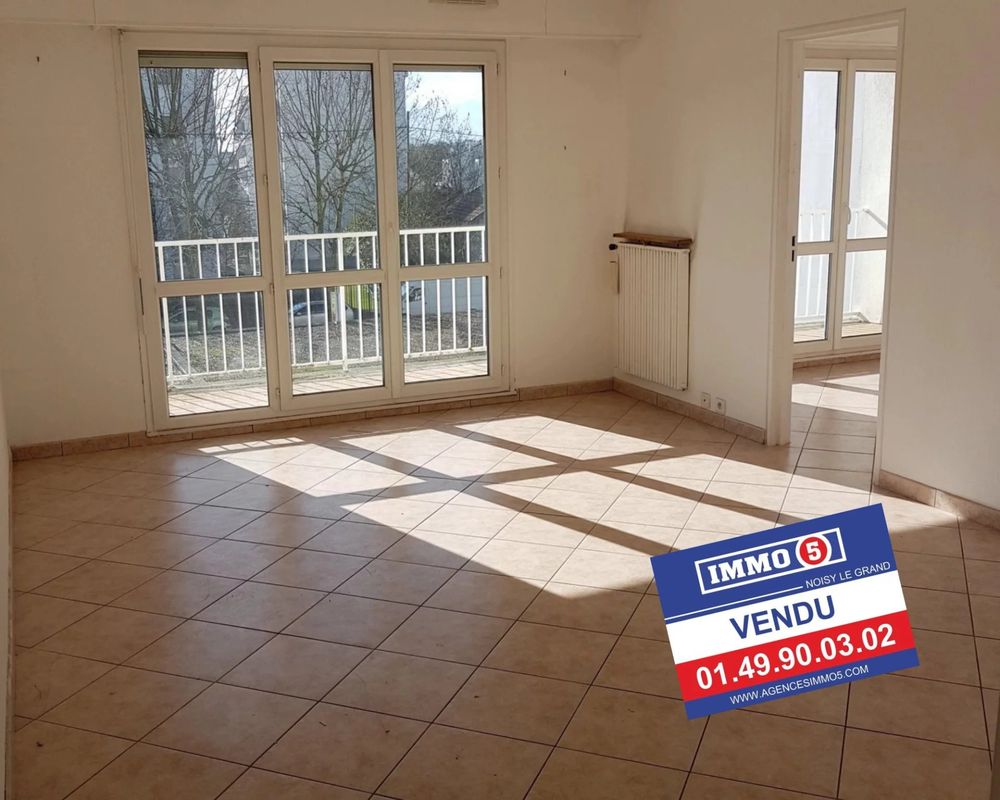 2 bedrooms Apartment in Noisy-le-Grand, France No. 171413