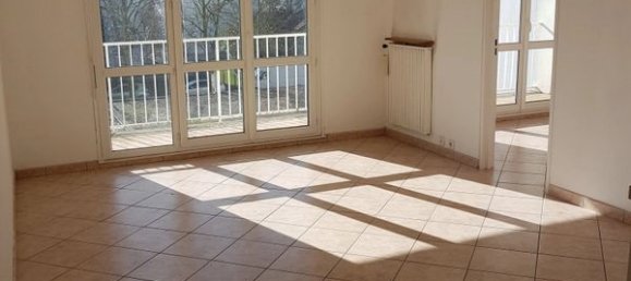 2 bedrooms Apartment in Noisy-le-Grand, France No. 171413 2