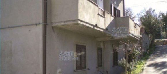 Villa de 2 dormitorios en Penne, Italy No. 337774 4