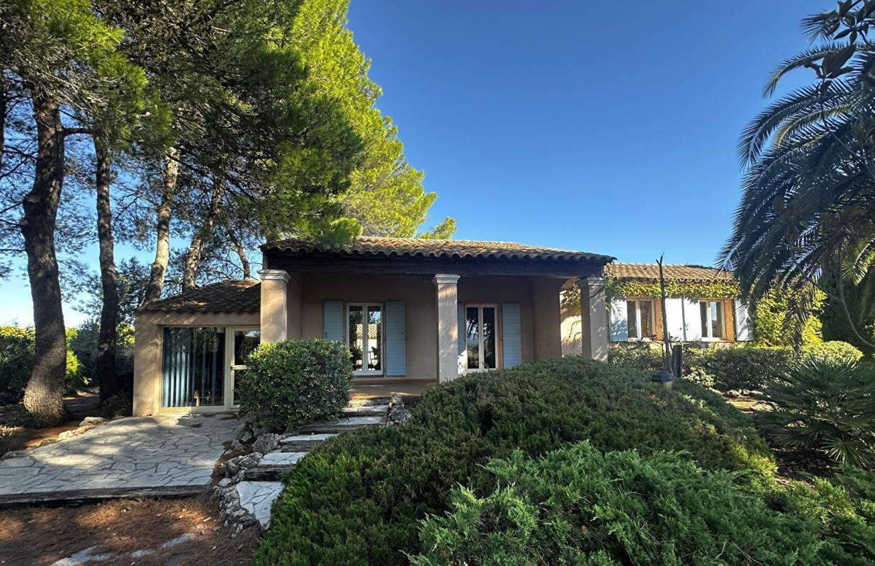 9 bedrooms Villa in Le Muy, France No. 303922