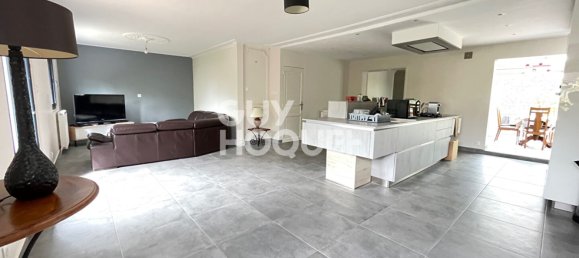 4 bedrooms House in Saint-Doulchard, France No. 93386 3