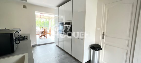 4 bedrooms House in Saint-Doulchard, France No. 93386 7