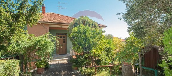 4 Schlafzimmer Haus in Città Sant'Angelo, Italy, Nr. 352660 30