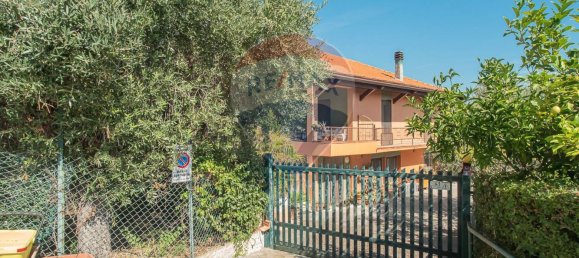 4 Schlafzimmer Haus in Città Sant'Angelo, Italy, Nr. 352660 40