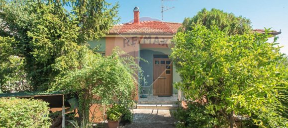 4 Schlafzimmer Haus in Città Sant'Angelo, Italy, Nr. 352660 3