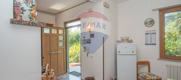4 Schlafzimmer Haus in Città Sant'Angelo, Italy, Nr. 352660 13