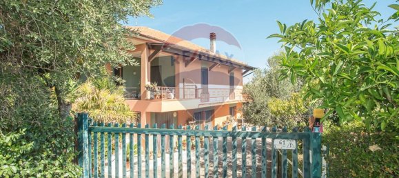 4 Schlafzimmer Haus in Città Sant'Angelo, Italy, Nr. 352660 41