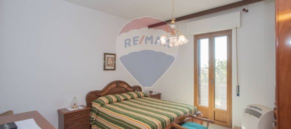 4 Schlafzimmer Haus in Città Sant'Angelo, Italy, Nr. 352660 7