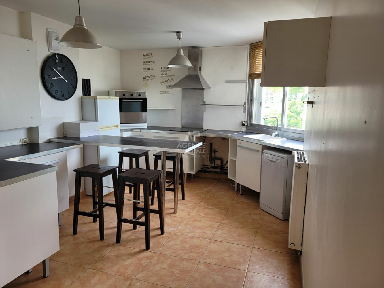 2 bedrooms Apartment in Saint-Germain-en-Laye, France No. 347037