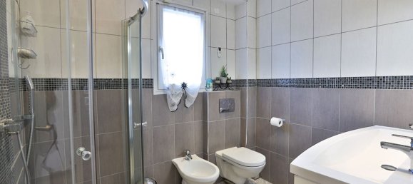 5 bedrooms House in Jouars-Pontchartrain, France No. 165215 13