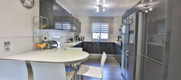 5 bedrooms House in Jouars-Pontchartrain, France No. 165215 7