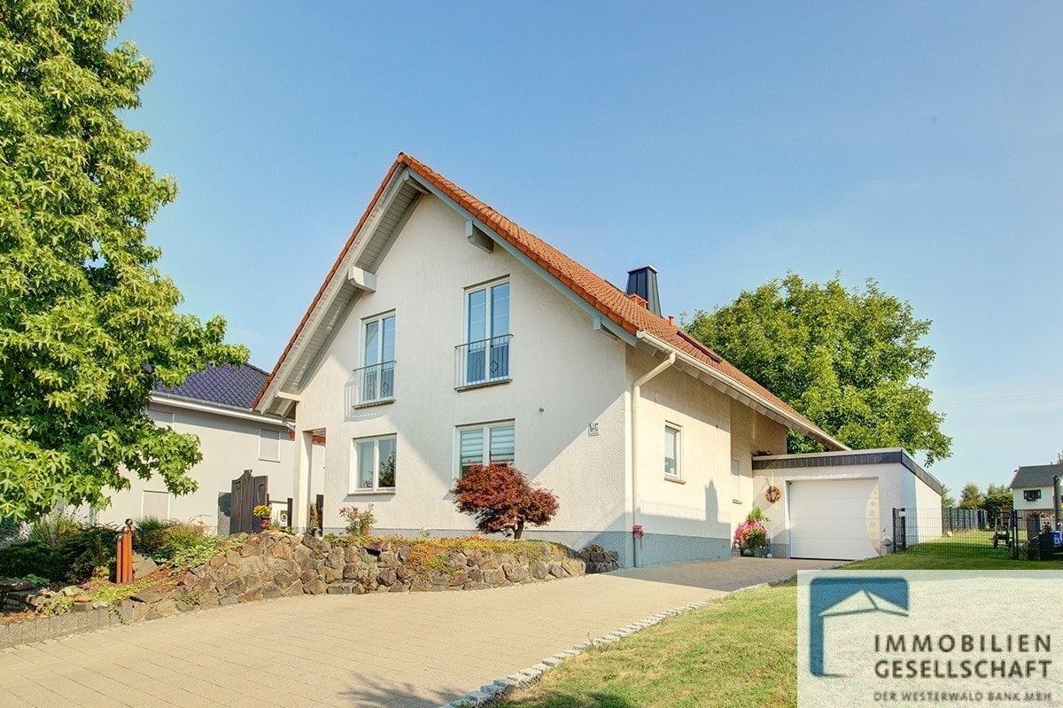 Casa de 6 habitaciónes en Altenkirchen, Germany No. 285604