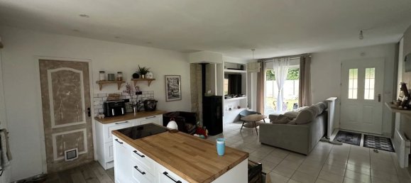3 bedrooms House in Eure, France No. 358740 3