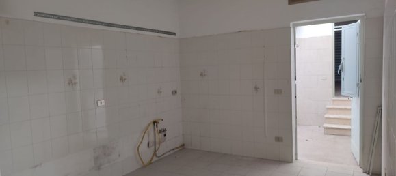 2غرفة شقة في Bari, Italy رقم 29868 25