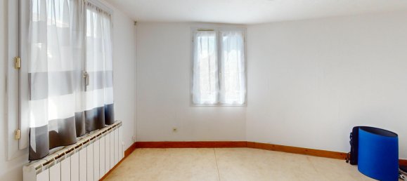 Здание с 3 спальнями в Сен-Ипполит, Франция № 95262 4