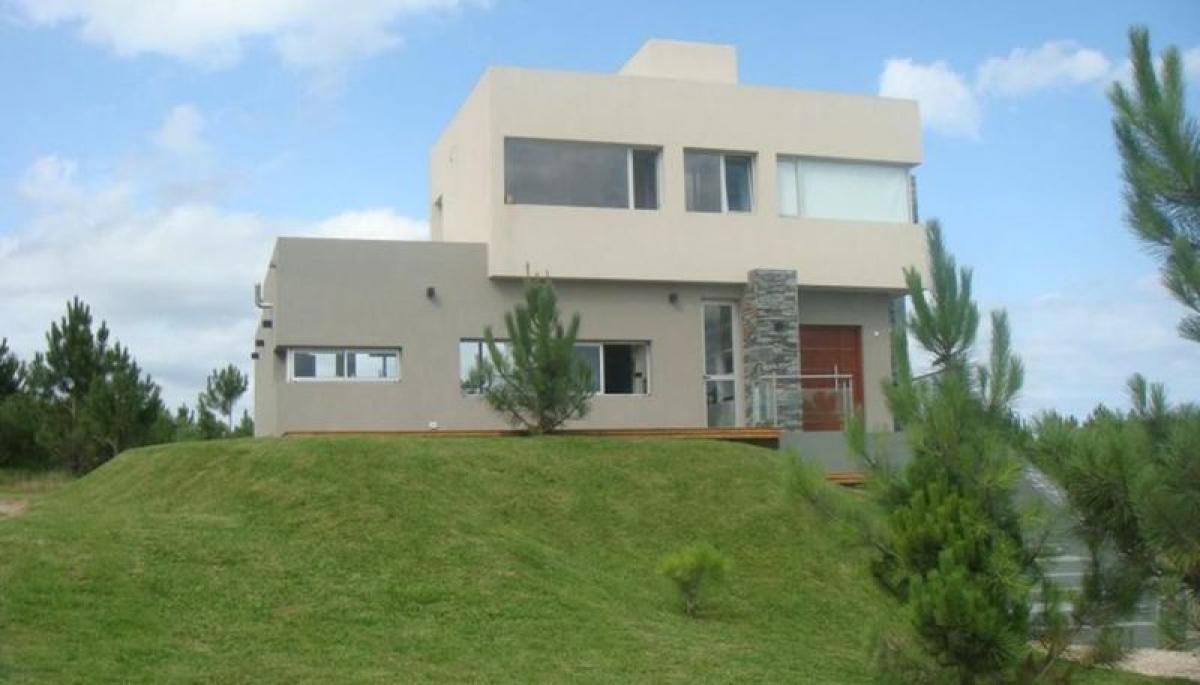 4 bedrooms House in Mar del Plata, Argentina No. 88298
