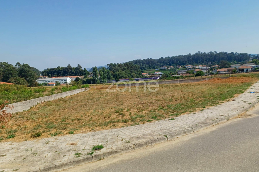 370m² Land in Landim, Portugal No. 257503