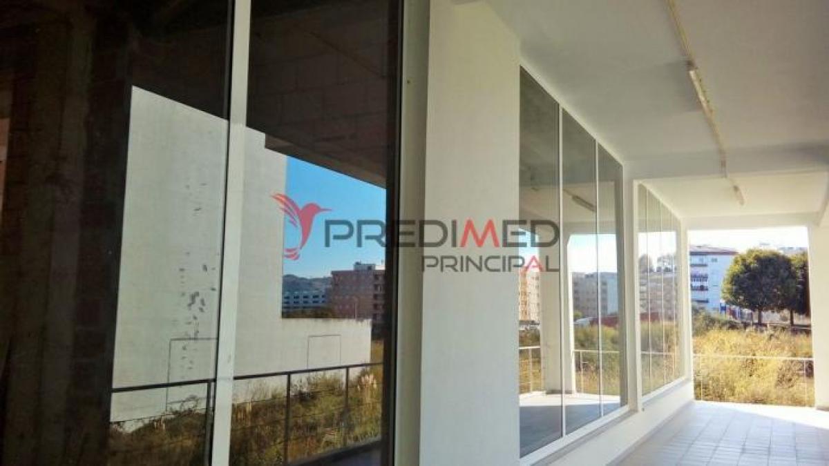 87m² Shop in Braga, Portugal No. 8111