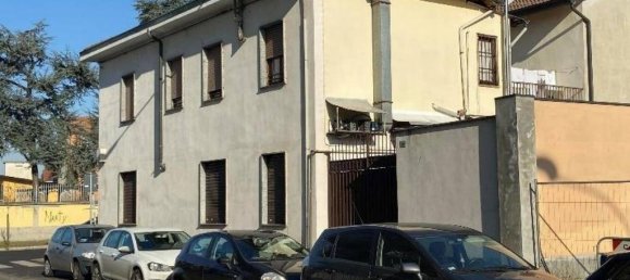 3 bedrooms Apartment in Magenta, Italy No. 276243 3