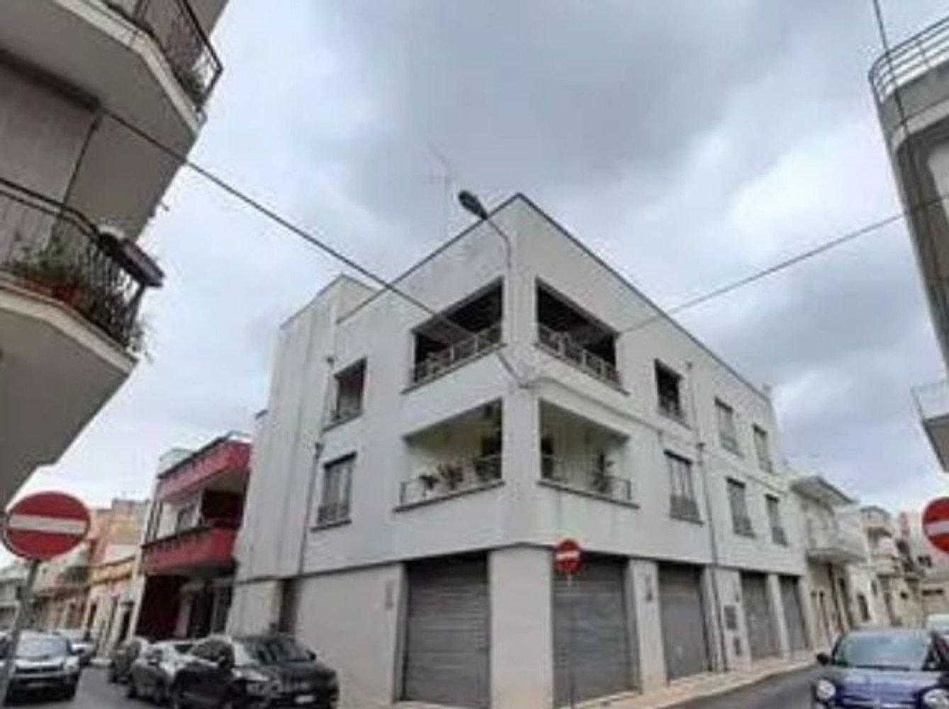 7 rooms Apartment in Acquaviva delle Fonti, Italy No. 279424