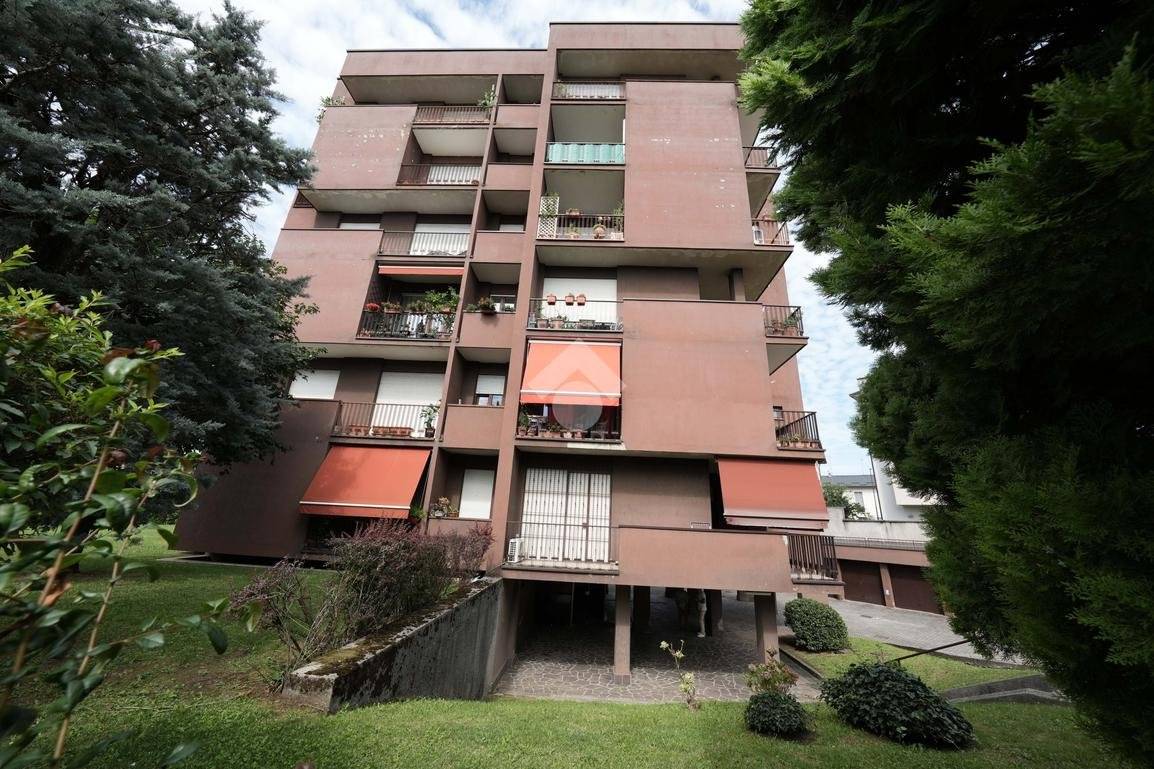 3 bedrooms Apartment in Sovico, Italy No. 294965