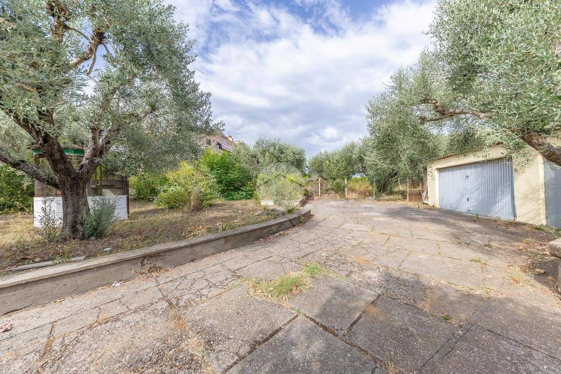 Terreno en Rome, Italy 1350 m² No. 279344