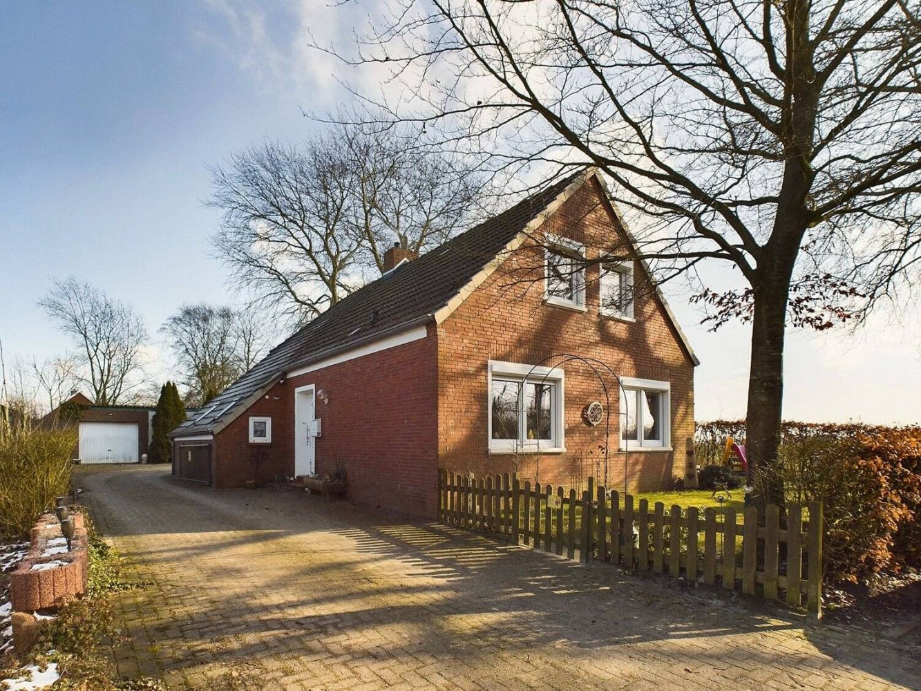 Дом с 4 спальнями в Виттмунд, Германия № 143221