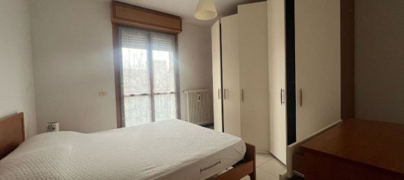 3 rooms Apartment in Reggio Emilia, Italy No. 151845 4