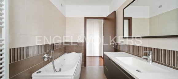 2 bedrooms Penthouse in Legnano, Italy No. 68073 10