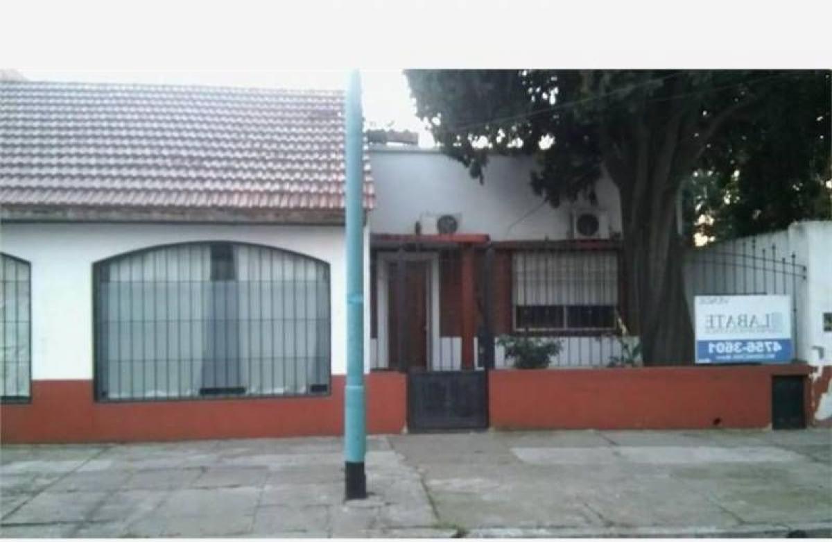Casa de 3 dormitorios en Vicente López, Argentina No. 3315