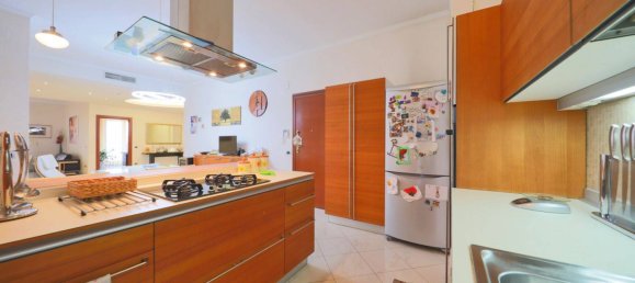 3 Schlafzimmer Wohnung in Taranto, Italy, Nr. 343927 11