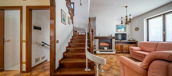 3 Schlafzimmer Villa in Mese, Italy, Nr. 377696 12