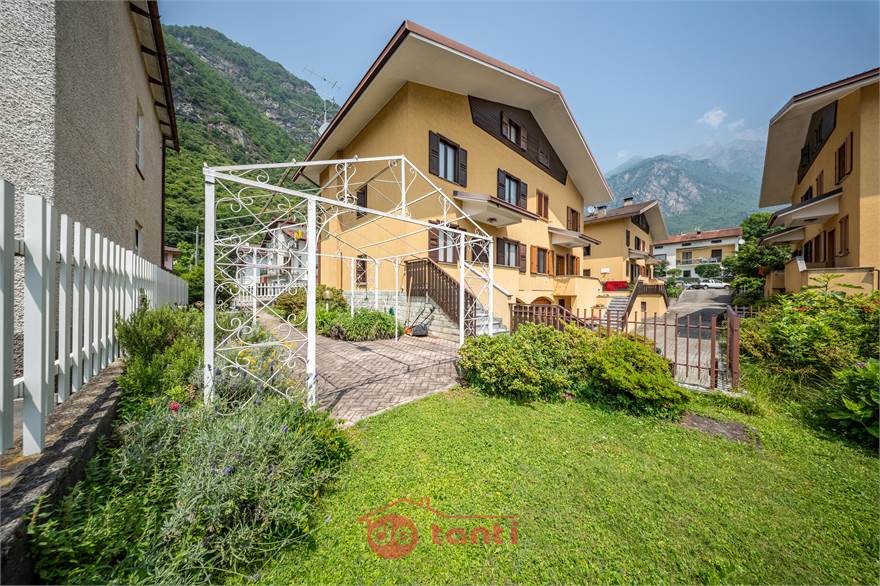 3 Schlafzimmer Villa in Mese, Italy, Nr. 377696