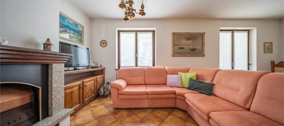 3 Schlafzimmer Villa in Mese, Italy, Nr. 377696 8