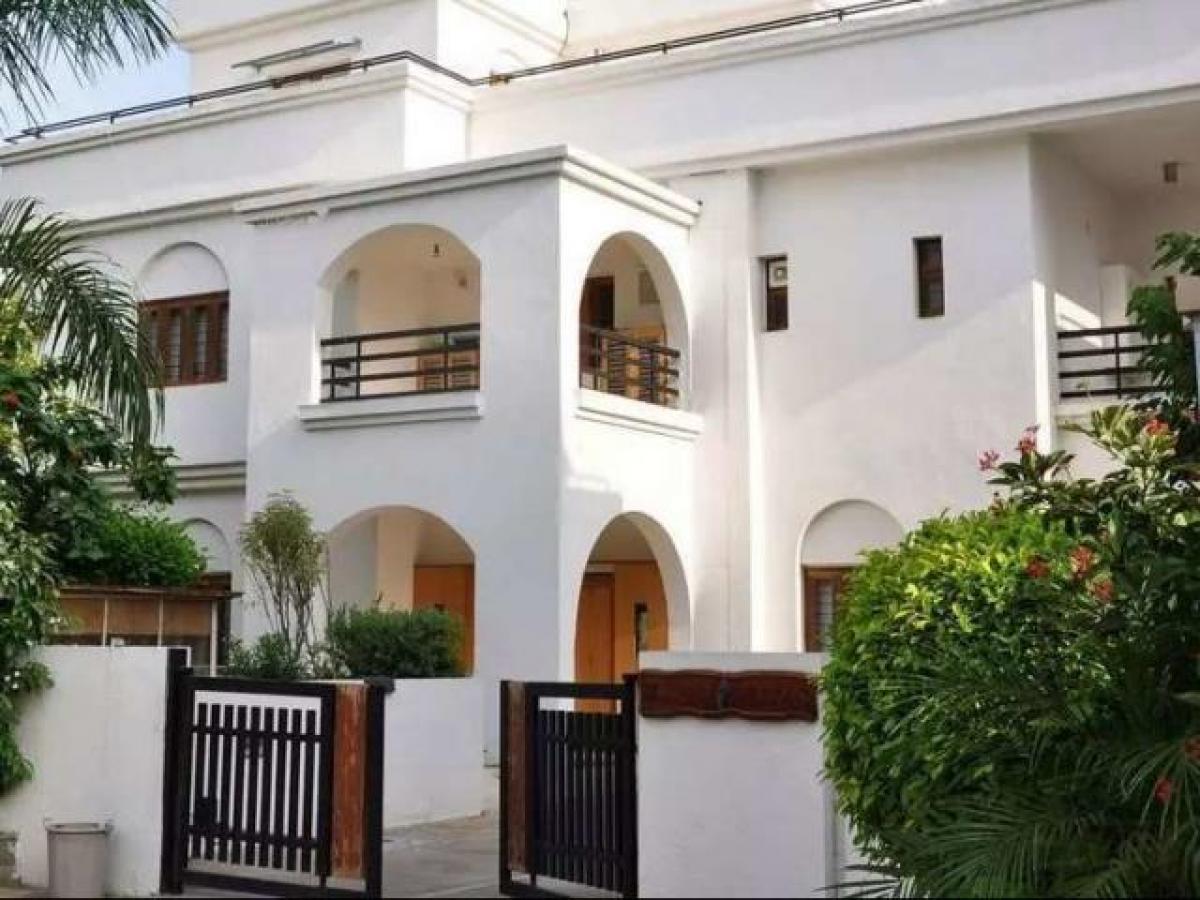 4 bedrooms House in Amdavad, India No. 1879