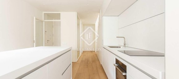 Ático de 2 dormitorios en Ciudad Vieja, Spain No. 127793 12