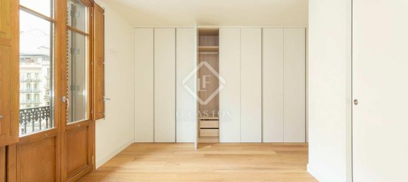 Ático de 2 dormitorios en Ciudad Vieja, Spain No. 127793 16