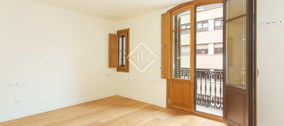 Ático de 2 dormitorios en Ciudad Vieja, Spain No. 127793 17