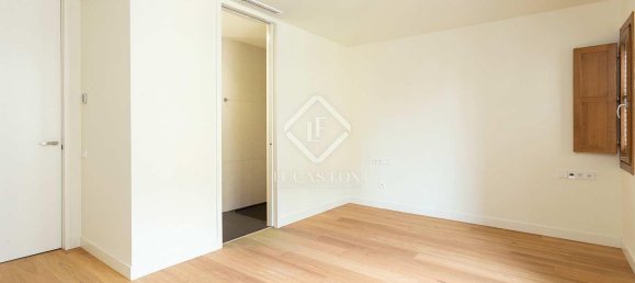 Ático de 2 dormitorios en Ciudad Vieja, Spain No. 127793 20