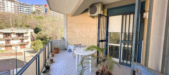 4 rooms Apartment in Naples, Italy No. 94377 3