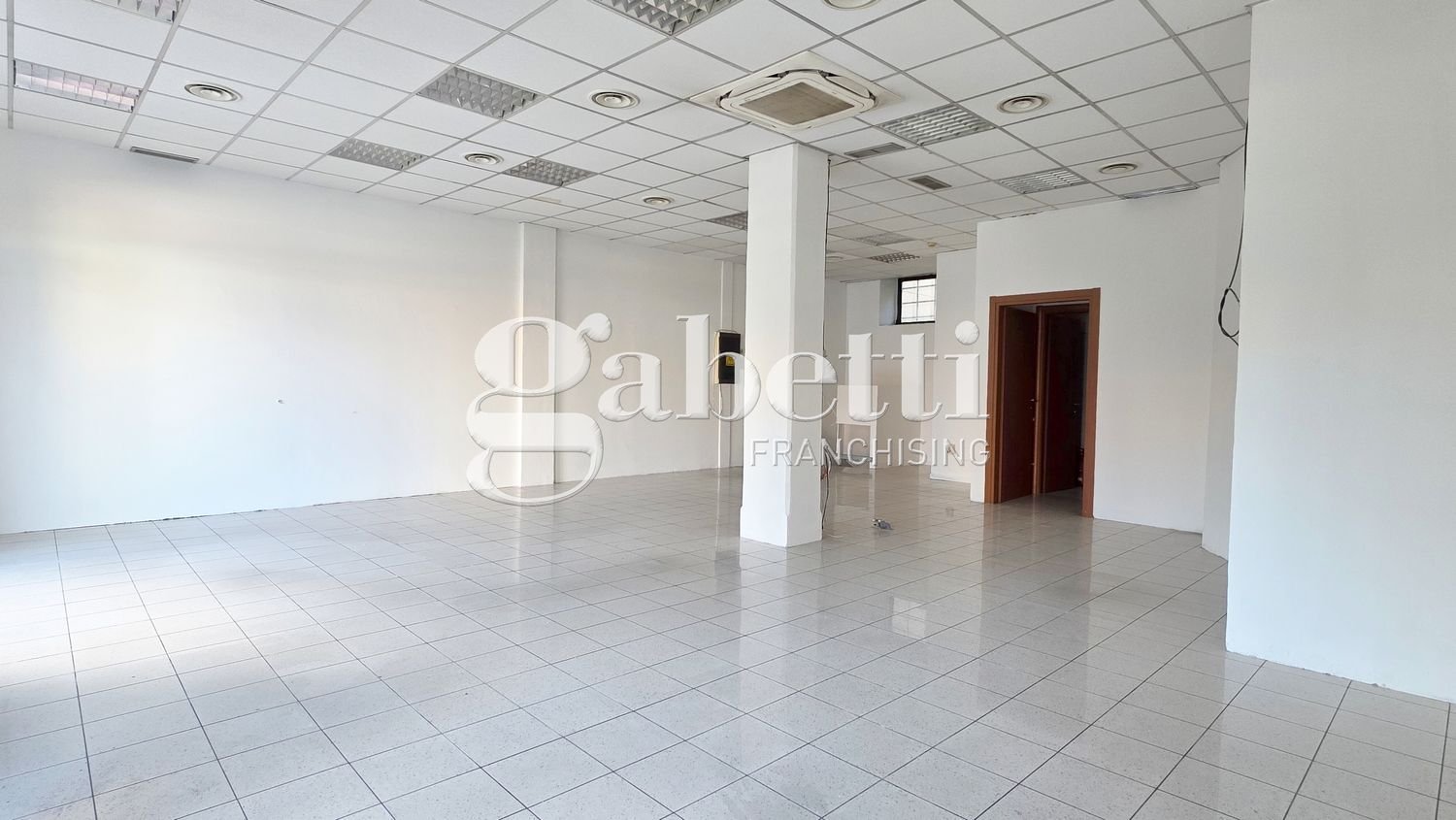 Propriété commerciale à Milan, Italy 91m² No. 361049