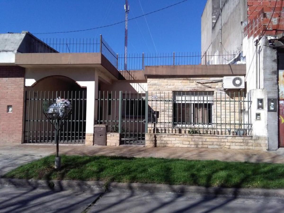 4 bedrooms House in San Miguel, Argentina No. 63522