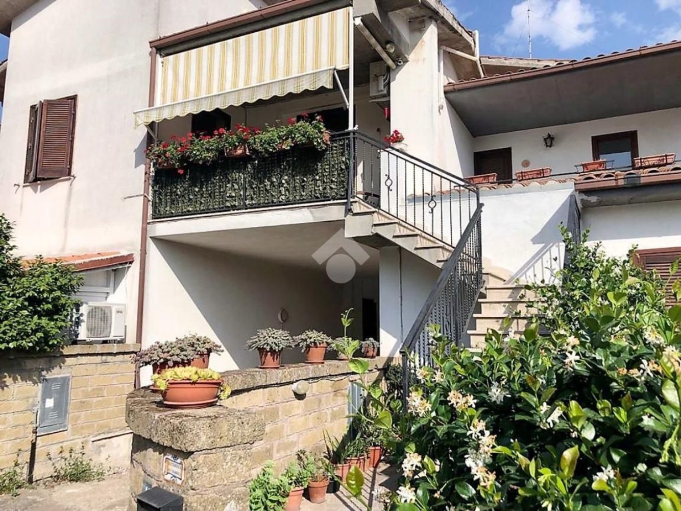 Дом с 4 комнатами в Валентано, Италия № 76761