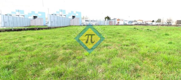 Земельный участок 925м² в Порденоне, Италия № 214439 2