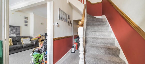 3 bedrooms House in London, United Kingdom No. 7664 6