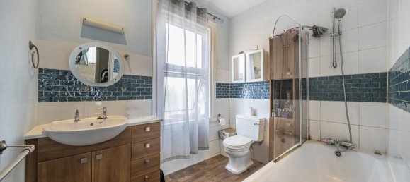 3 bedrooms House in London, United Kingdom No. 7664 9